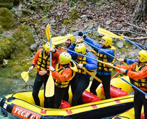 gran divertimento durante rafting in umbria