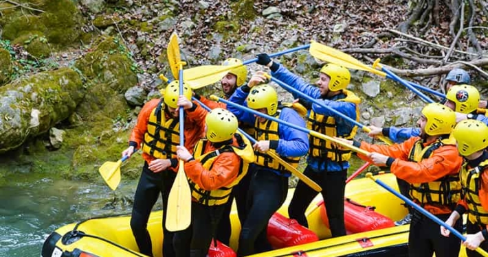 gran divertimento durante rafting in umbria