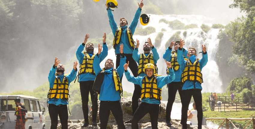 Davanti la cascata prima della discesa in rafting