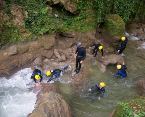 river walking attivita per famiglie e bambini