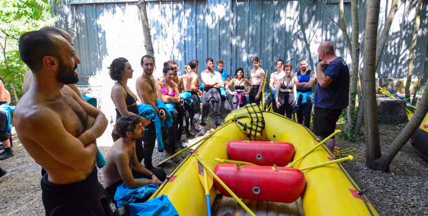 Lezione di teoria a Rafting Marmore